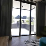 Modern Apartment In Century City