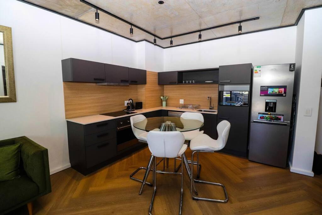Modern In Century Apartment *